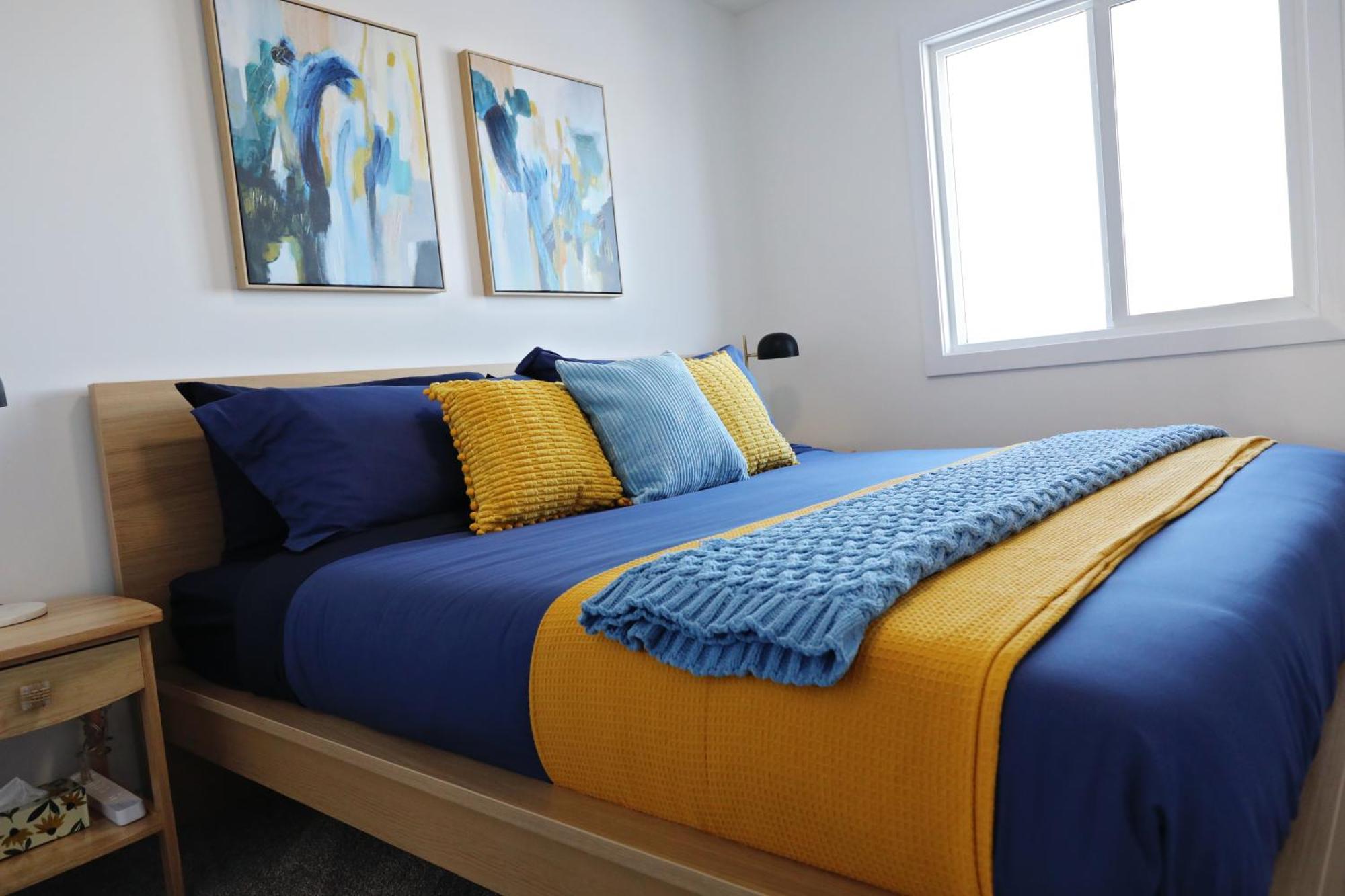 Boho Retreat With King Beds, Golf, Disney+, Near Wem Edmonton