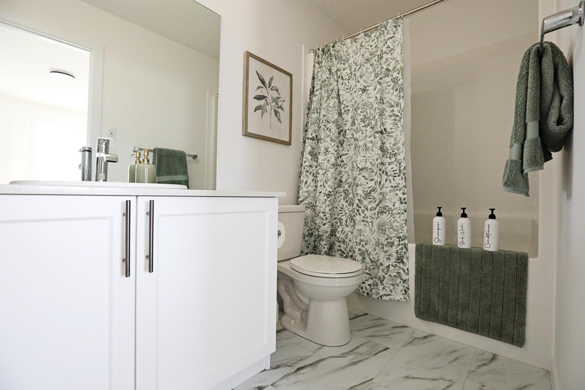 Boho Retreat With King Beds, Golf, Disney+, Near Wem Edmonton