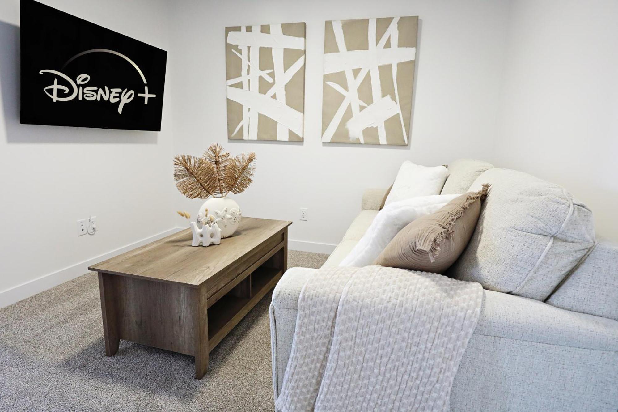 Boho Retreat With King Beds, Golf, Disney+, Near Wem Holiday home *