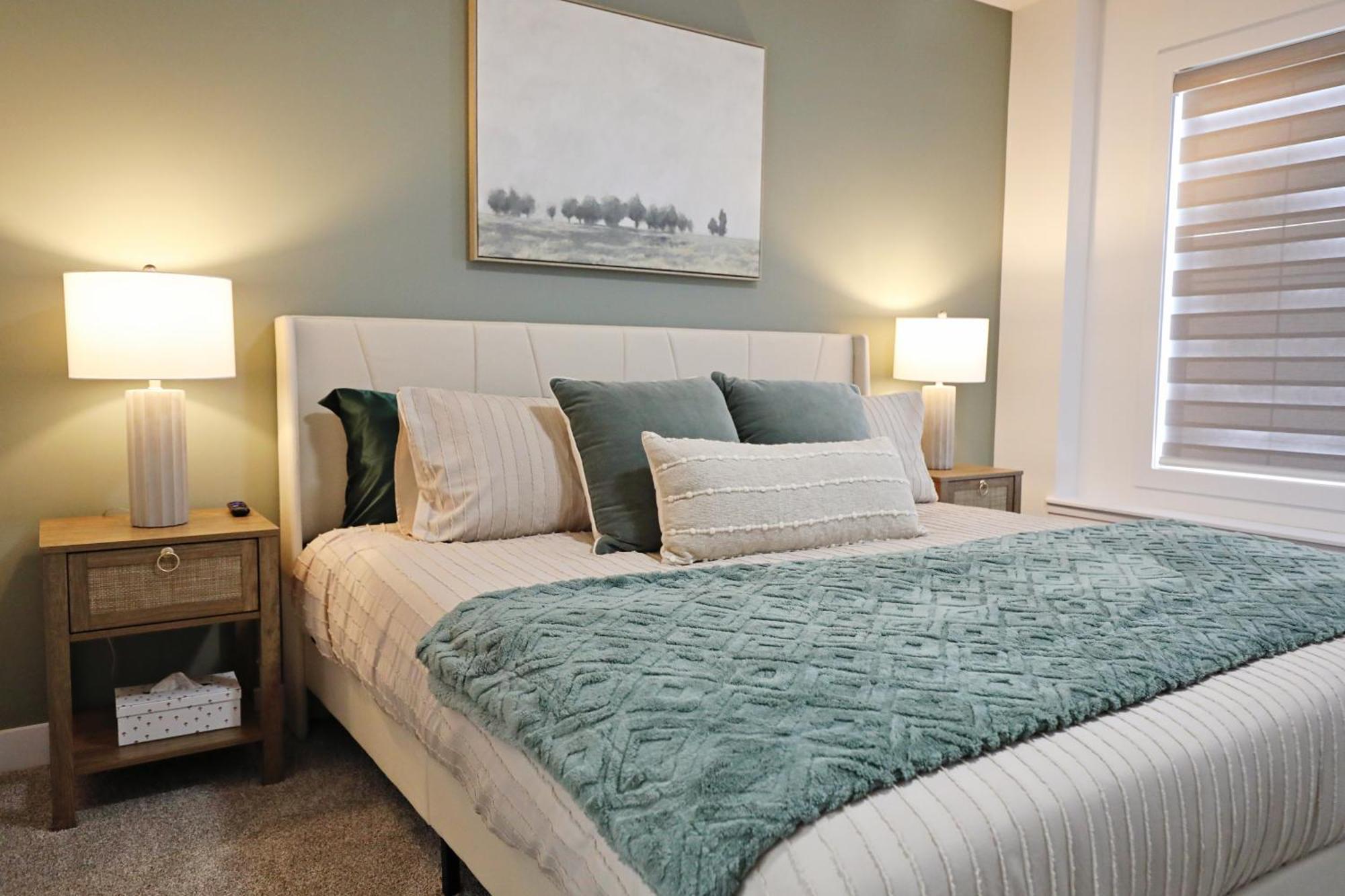 Boho Retreat With King Beds, Golf, Disney+, Near Wem Edmonton